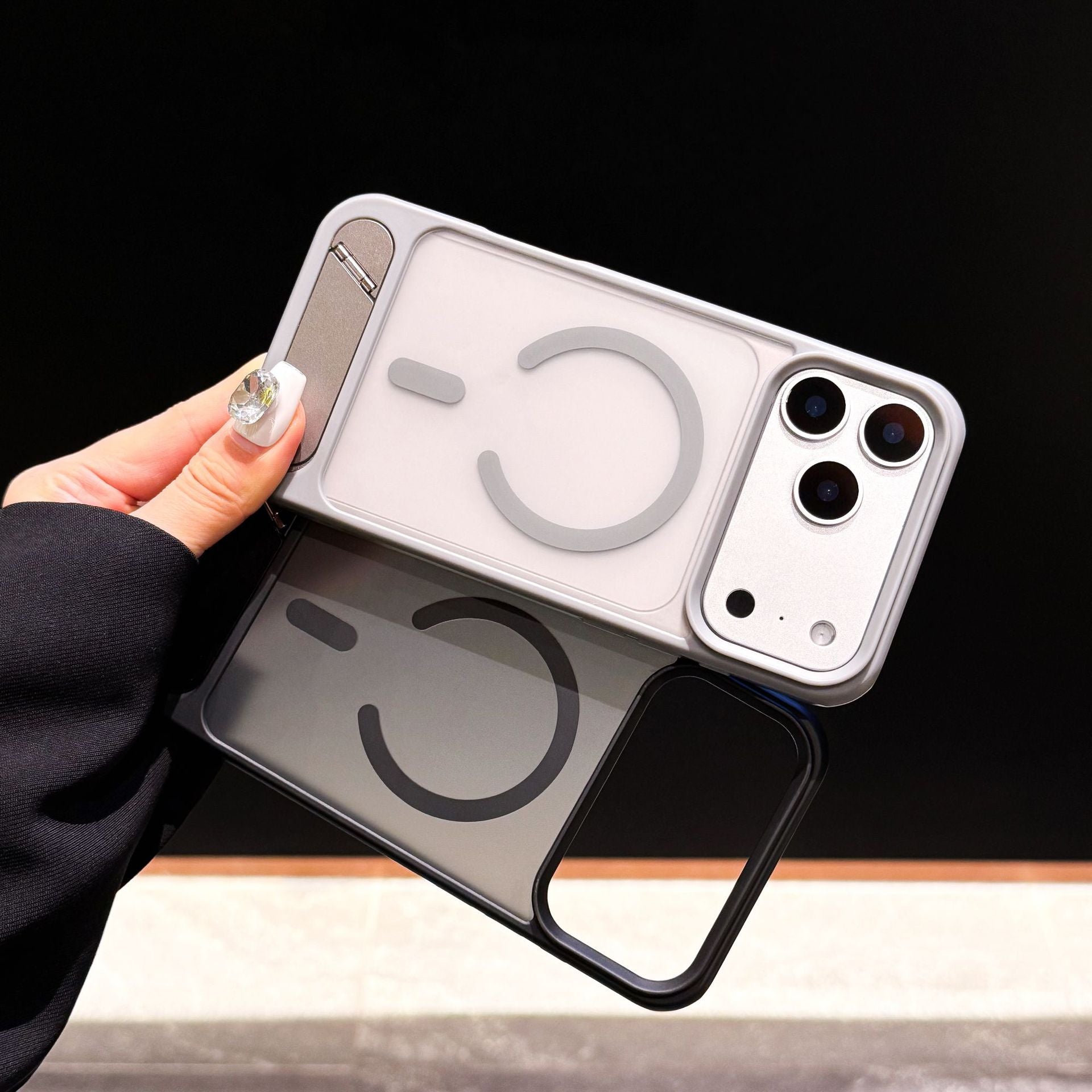 17pro max magnetic bracket mobile phone case